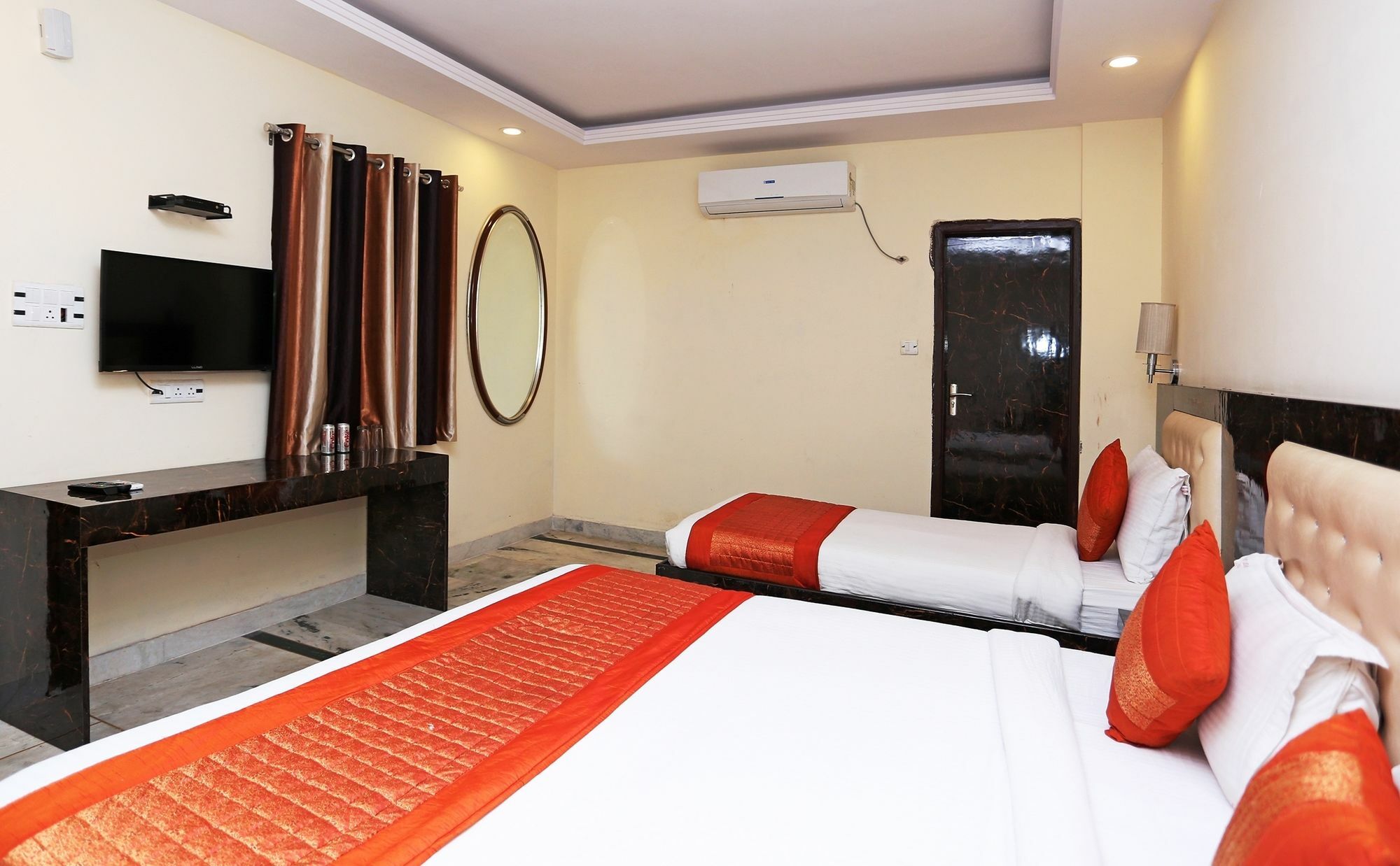 The Alpino Hotel New Delhi Eksteriør bilde